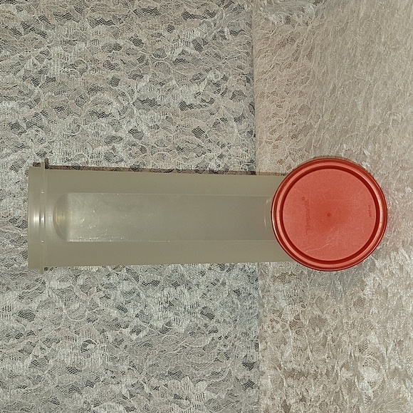 Tupperware: Round Container with Lid - Picture 2 of 5